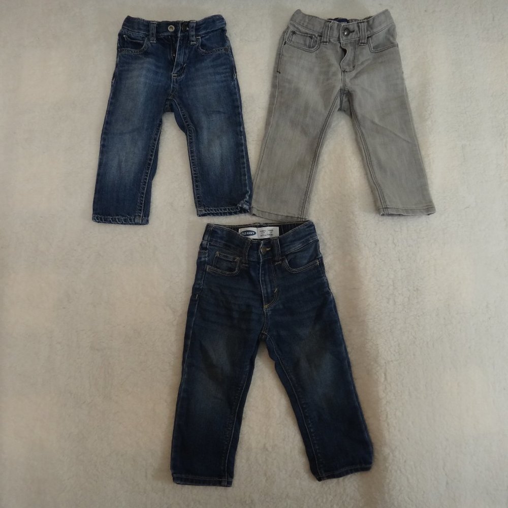 3 PAIRS OF KIDS TODLER JEANS 18-24 MONTHS